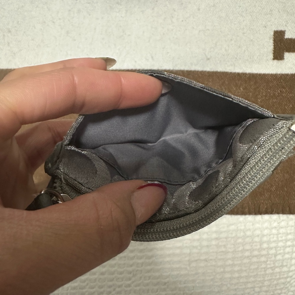 Coach Key / Coin Holder - Picture 4 of 5